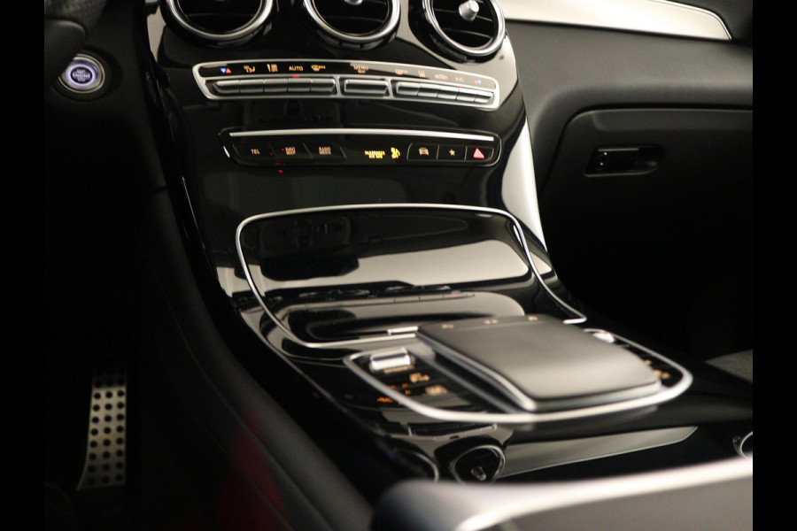 Mercedes-Benz GLC 300 e 4MATIC Business Solution AMG | Panoramadak | Lichtmetalen velgen | Navigatie | Parking support | camera achter | Inclusief 24 maanden MB Certified garantie voor Europa.