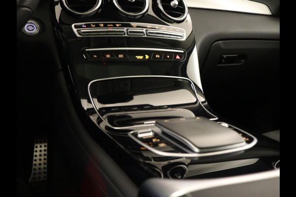 Mercedes-Benz GLC 300 e 4MATIC Business Solution AMG | Panoramadak | Lichtmetalen velgen | Navigatie | Parking support | camera achter | Inclusief 24 maanden MB Certified garantie voor Europa.