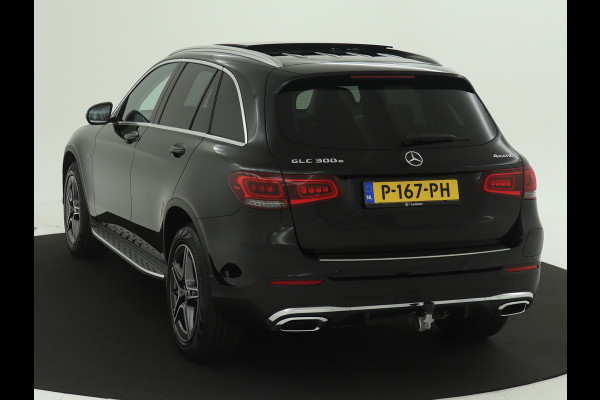Mercedes-Benz GLC 300 e 4MATIC Business Solution AMG | Panoramadak | Lichtmetalen velgen | Navigatie | Parking support | camera achter | Inclusief 24 maanden MB Certified garantie voor Europa.