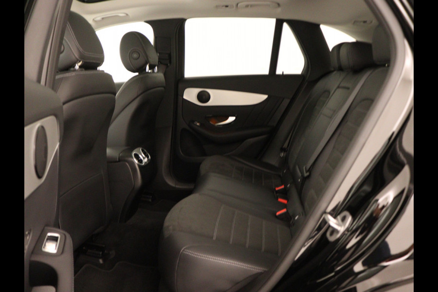 Mercedes-Benz GLC 300 e 4MATIC Business Solution AMG | Panoramadak | Lichtmetalen velgen | Navigatie | Parking support | camera achter | Inclusief 24 maanden MB Certified garantie voor Europa.