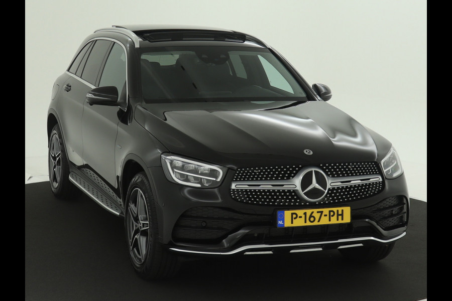 Mercedes-Benz GLC 300 e 4MATIC Business Solution AMG | Panoramadak | Lichtmetalen velgen | Navigatie | Parking support | camera achter | Inclusief 24 maanden MB Certified garantie voor Europa.