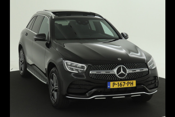 Mercedes-Benz GLC 300 e 4MATIC Business Solution AMG | Panoramadak | Lichtmetalen velgen | Navigatie | Parking support | camera achter | Inclusief 24 maanden MB Certified garantie voor Europa.
