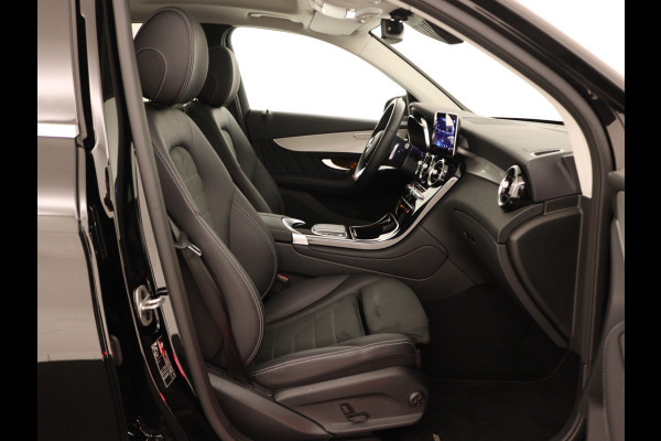 Mercedes-Benz GLC 300 e 4MATIC Business Solution AMG | Panoramadak | Lichtmetalen velgen | Navigatie | Parking support | camera achter | Inclusief 24 maanden MB Certified garantie voor Europa.