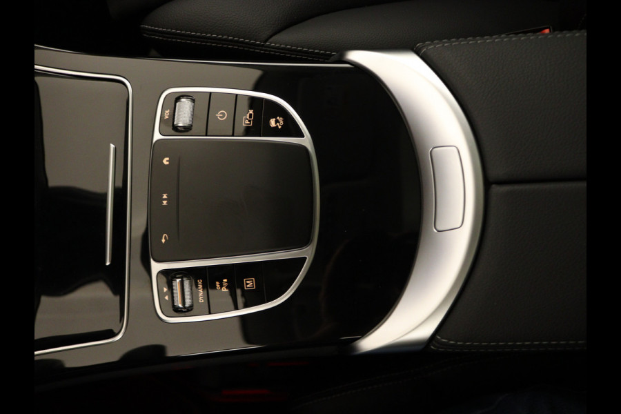 Mercedes-Benz GLC 300 e 4MATIC Business Solution AMG | Panoramadak | Lichtmetalen velgen | Navigatie | Parking support | camera achter | Inclusief 24 maanden MB Certified garantie voor Europa.