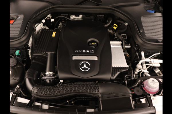 Mercedes-Benz GLC 300 e 4MATIC Business Solution AMG | Panoramadak | Lichtmetalen velgen | Navigatie | Parking support | camera achter | Inclusief 24 maanden MB Certified garantie voor Europa.