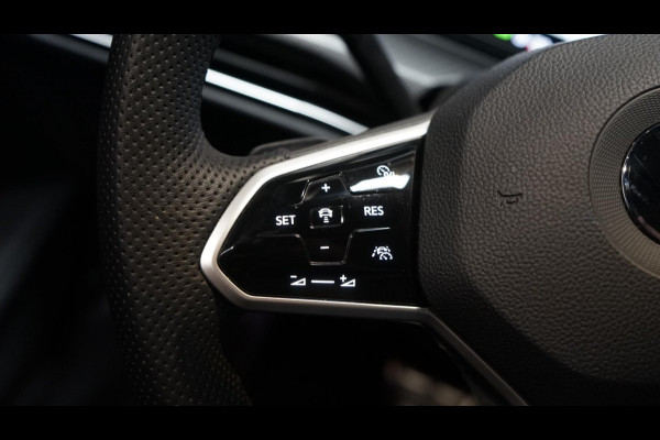 Volkswagen Golf VIII 1.5 eTSI R-Line AUTOMAAT-ACC-AMBIANCE-CARPLAY-DAB-HARMAN KARDON-MODE-NAVIGATIE-TRAVEL ASSIST