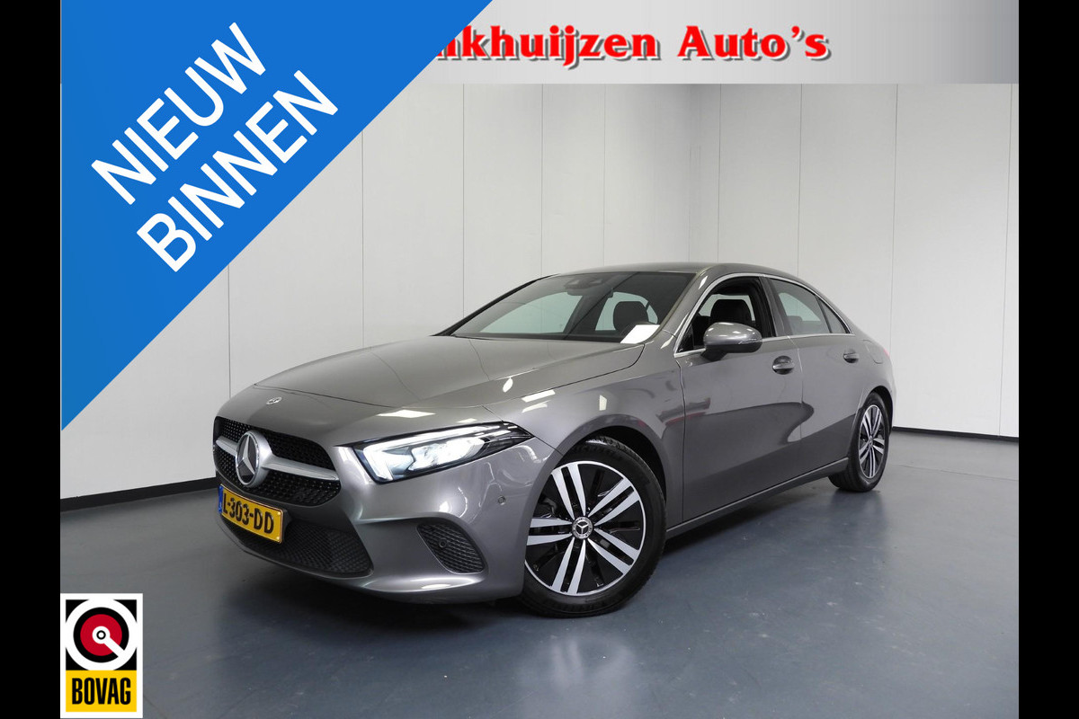 Mercedes-Benz A-Klasse A200 Aut. Luxury NAVI/LEER/SFEER/LED/17"LMV! Mercedes-Benz A-Klasse A200 Aut. Luxury NAVI/LEER/SFEER/LED/17"LMV!