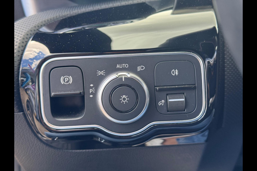 Mercedes-Benz CLA-Klasse 180 Business Solution AMG 2019 PANO