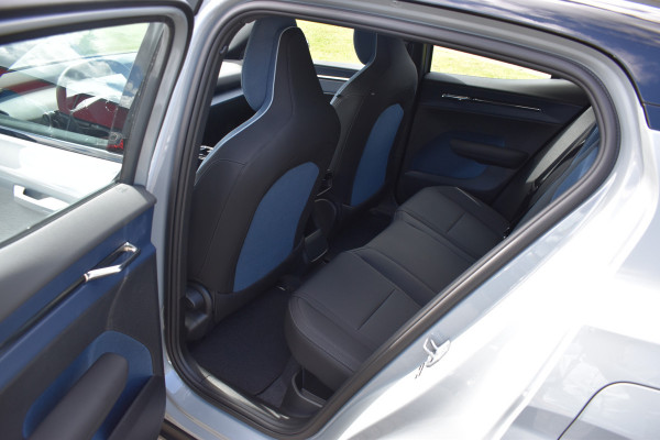 Volvo EX30 Single Motor Extended Range Plus 69 kWh EV Subsidie | H&K | Climate | Blis | ACC | Camera | 19"LMV