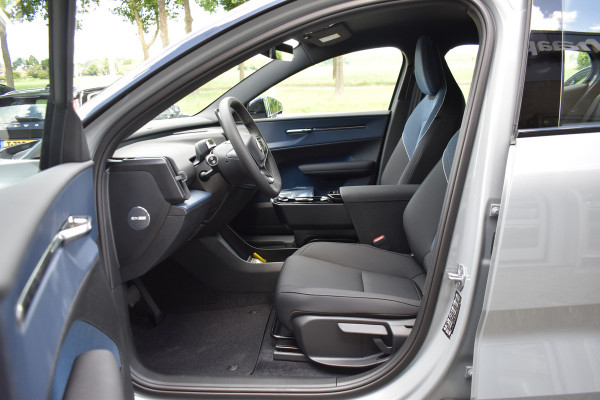 Volvo EX30 Single Motor Extended Range Plus 69 kWh EV Subsidie | H&K | Climate | Blis | ACC | Camera | 19"LMV