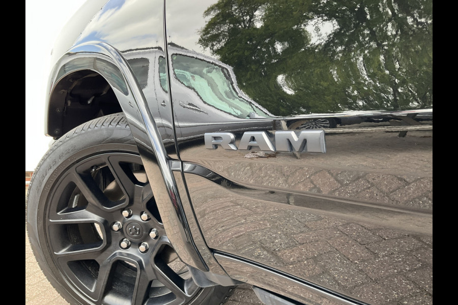 Dodge Ram 1500 5.7 V8 4x4 Crew Cab Laramie Pano Full Navi SideSteps Trekhaak Luchtvering