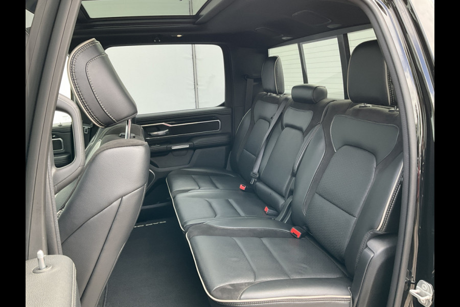 Dodge Ram 1500 5.7 V8 4x4 Crew Cab Laramie Pano Full Navi SideSteps Trekhaak Luchtvering