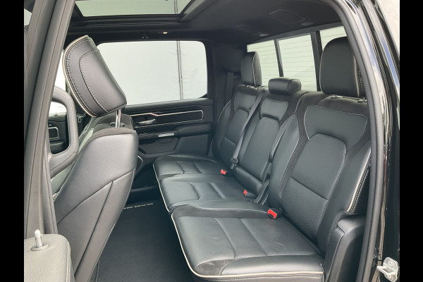 Dodge Ram 1500 5.7 V8 4x4 Crew Cab Laramie Pano Full Navi SideSteps Trekhaak Luchtvering