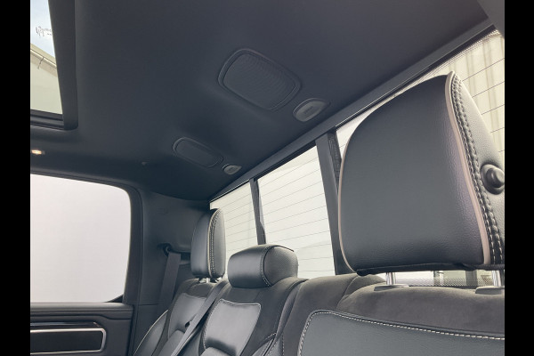 Dodge Ram 1500 5.7 V8 4x4 Crew Cab Laramie Pano Full Navi SideSteps Trekhaak Luchtvering