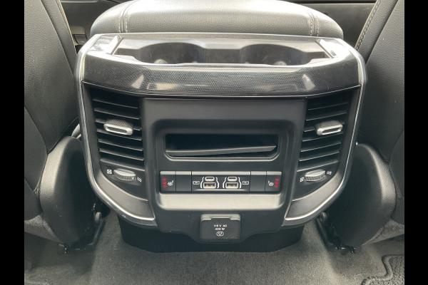Dodge Ram 1500 5.7 V8 4x4 Crew Cab Laramie Pano Full Navi SideSteps Trekhaak Luchtvering