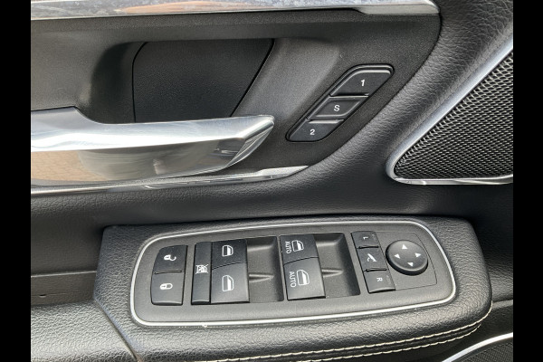 Dodge Ram 1500 5.7 V8 4x4 Crew Cab Laramie Pano Full Navi SideSteps Trekhaak Luchtvering