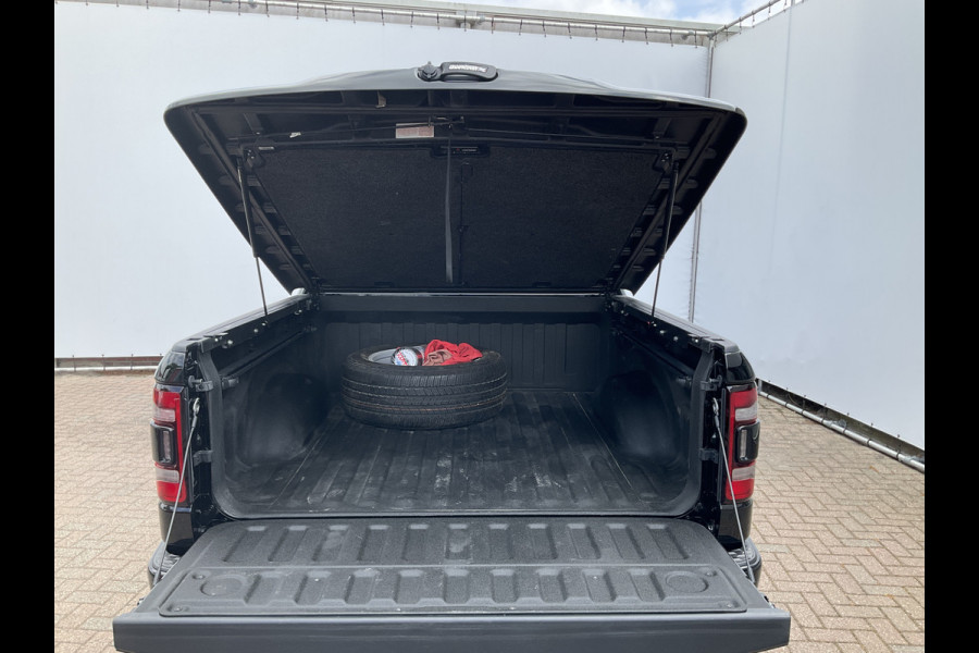 Dodge Ram 1500 5.7 V8 4x4 Crew Cab Laramie Pano Full Navi SideSteps Trekhaak Luchtvering