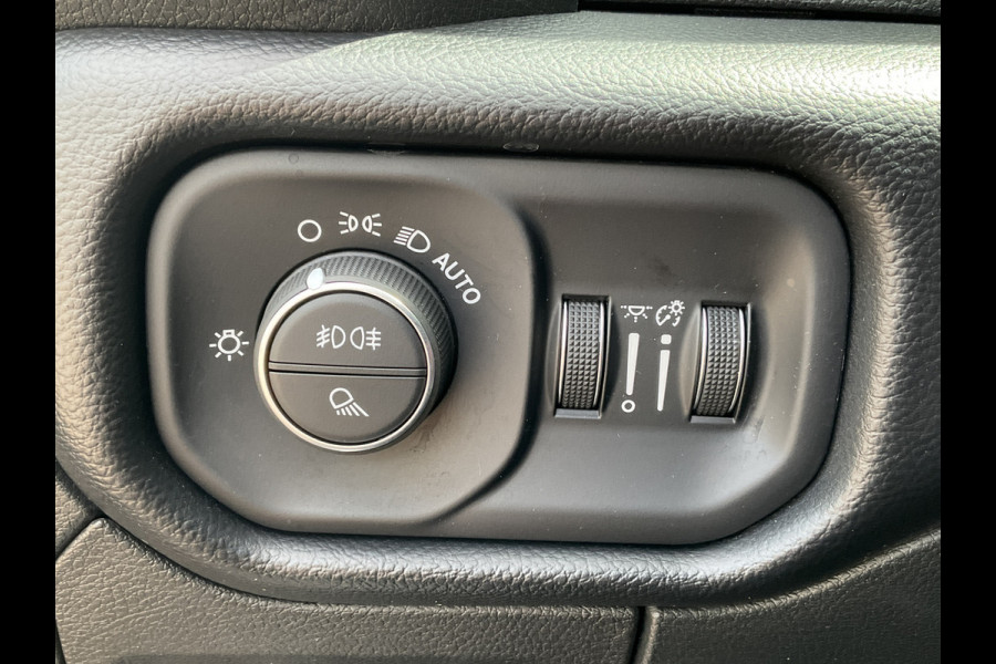 Dodge Ram 1500 5.7 V8 4x4 Crew Cab Laramie Pano Full Navi SideSteps Trekhaak Luchtvering