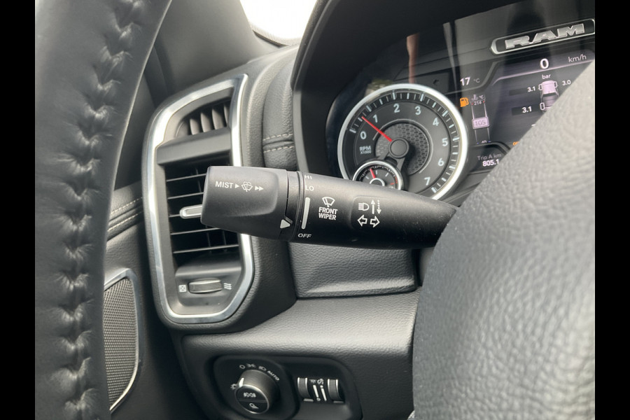 Dodge Ram 1500 5.7 V8 4x4 Crew Cab Laramie Pano Full Navi SideSteps Trekhaak Luchtvering