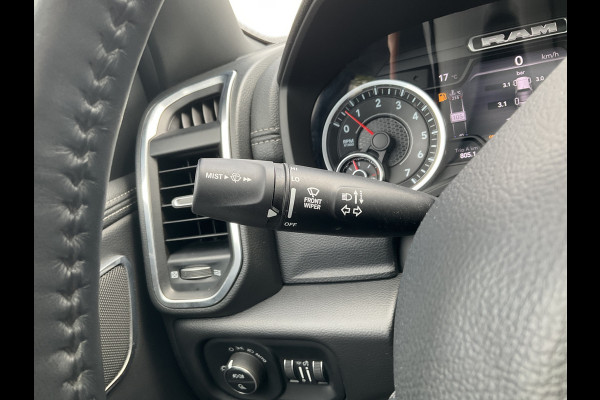 Dodge Ram 1500 5.7 V8 4x4 Crew Cab Laramie Pano Full Navi SideSteps Trekhaak Luchtvering