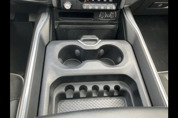 Dodge Ram 1500 5.7 V8 4x4 Crew Cab Laramie Pano Full Navi SideSteps Trekhaak Luchtvering