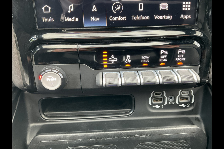 Dodge Ram 1500 5.7 V8 4x4 Crew Cab Laramie Pano Full Navi SideSteps Trekhaak Luchtvering