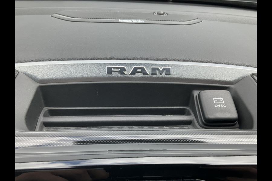 Dodge Ram 1500 5.7 V8 4x4 Crew Cab Laramie Pano Full Navi SideSteps Trekhaak Luchtvering