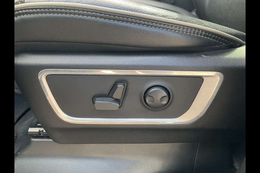 Dodge Ram 1500 5.7 V8 4x4 Crew Cab Laramie Pano Full Navi SideSteps Trekhaak Luchtvering