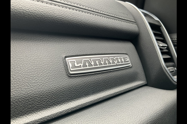 Dodge Ram 1500 5.7 V8 4x4 Crew Cab Laramie Pano Full Navi SideSteps Trekhaak Luchtvering