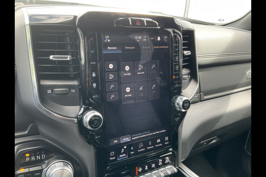 Dodge Ram 1500 5.7 V8 4x4 Crew Cab Laramie Pano Full Navi SideSteps Trekhaak Luchtvering