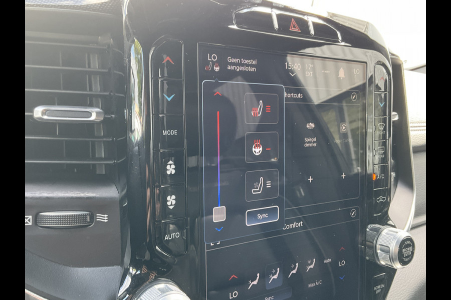 Dodge Ram 1500 5.7 V8 4x4 Crew Cab Laramie Pano Full Navi SideSteps Trekhaak Luchtvering