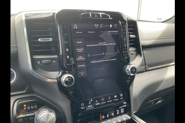 Dodge Ram 1500 5.7 V8 4x4 Crew Cab Laramie Pano Full Navi SideSteps Trekhaak Luchtvering