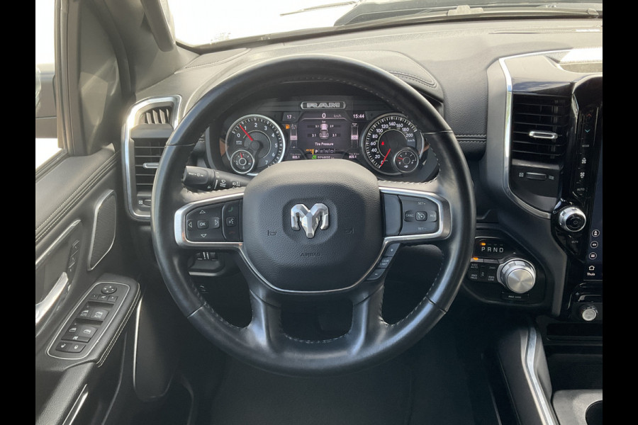 Dodge Ram 1500 5.7 V8 4x4 Crew Cab Laramie Pano Full Navi SideSteps Trekhaak Luchtvering