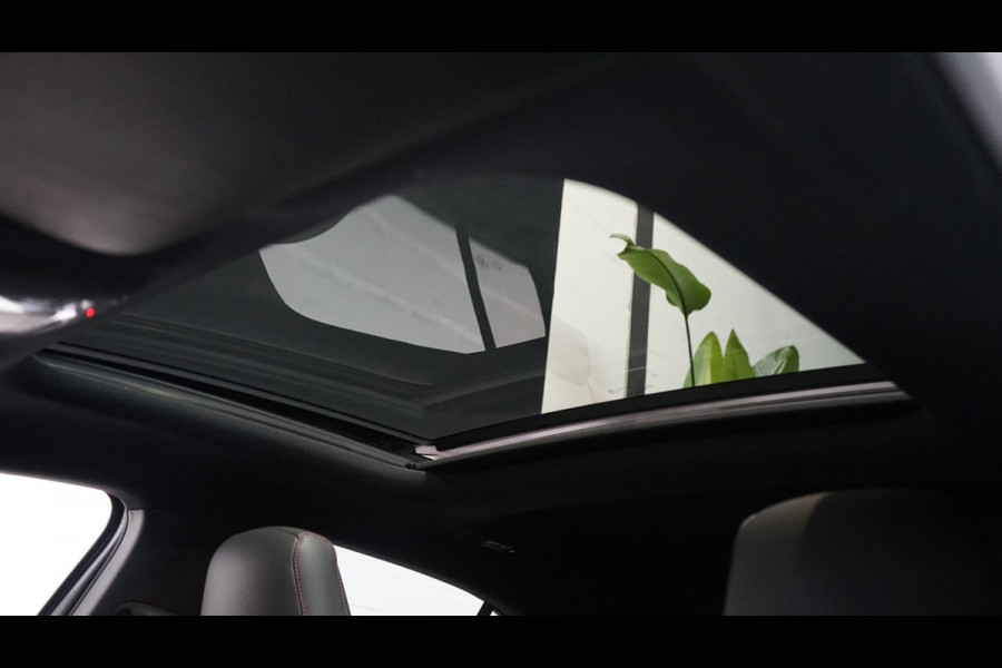 Mercedes-Benz A-Klasse 220 AMG Premium Automaat-BURMESTER-ClIMA-CAMERA-KEYLESS-PANO-NIGHTPAKKET-MULTIBEAM-WINTERPAKKET