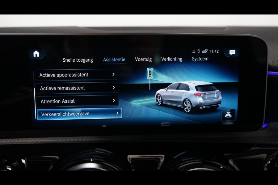 Mercedes-Benz A-Klasse 220 AMG Premium Automaat-BURMESTER-ClIMA-CAMERA-KEYLESS-PANO-NIGHTPAKKET-MULTIBEAM-WINTERPAKKET