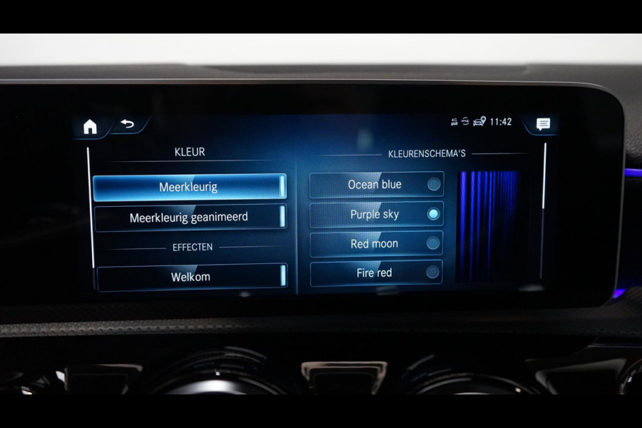 Mercedes-Benz A-Klasse 220 AMG Premium Automaat-BURMESTER-ClIMA-CAMERA-KEYLESS-PANO-NIGHTPAKKET-MULTIBEAM-WINTERPAKKET