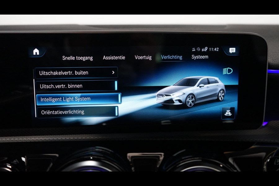Mercedes-Benz A-Klasse 220 AMG Premium Automaat-BURMESTER-ClIMA-CAMERA-KEYLESS-PANO-NIGHTPAKKET-MULTIBEAM-WINTERPAKKET