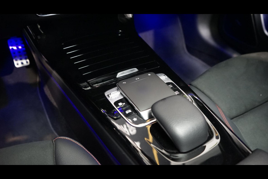 Mercedes-Benz A-Klasse 220 AMG Premium Automaat-BURMESTER-ClIMA-CAMERA-KEYLESS-PANO-NIGHTPAKKET-MULTIBEAM-WINTERPAKKET