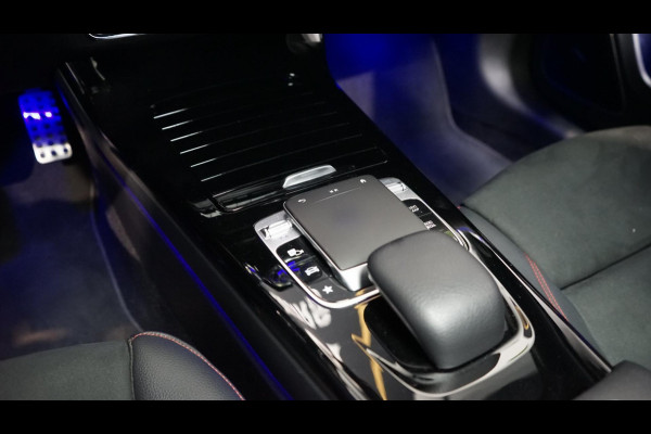 Mercedes-Benz A-Klasse 220 AMG Premium Automaat-BURMESTER-ClIMA-CAMERA-KEYLESS-PANO-NIGHTPAKKET-MULTIBEAM-WINTERPAKKET
