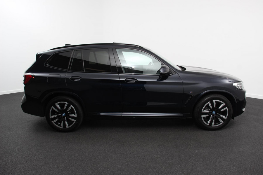 BMW iX3 Executive 74 kWh M-sport Leder Panoramisch schuif-kanteldak Navigatie Led Camera 360 Electrisch bedienbare achterklep