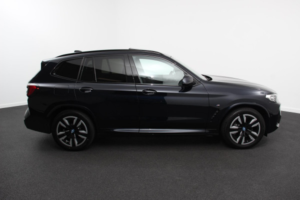 BMW iX3 Executive 74 kWh M-sport Leder Panoramisch schuif-kanteldak Navigatie Led Camera 360 Electrisch bedienbare achterklep