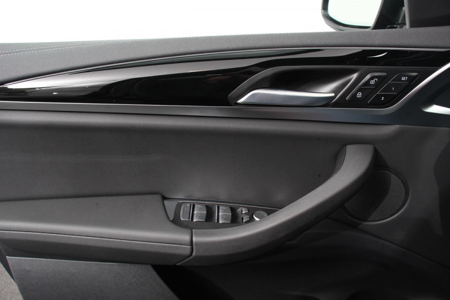 BMW iX3 Executive 74 kWh M-sport Leder Panoramisch schuif-kanteldak Navigatie Led Camera 360 Electrisch bedienbare achterklep