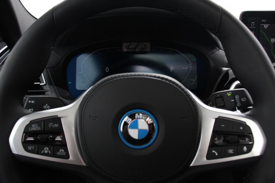 BMW iX3 Executive 74 kWh M-sport Leder Panoramisch schuif-kanteldak Navigatie Led Camera 360 Electrisch bedienbare achterklep