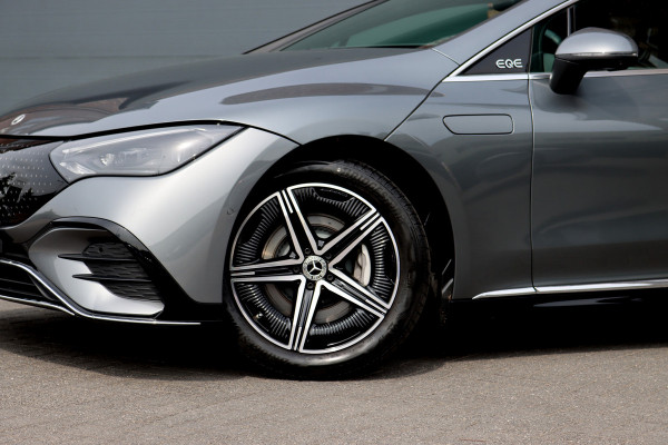 Mercedes-Benz EQE 300 AMG Line 89 kWh | Distronic+ | Memory | Keyless Go | Digital Light | Surround Camera | Augmented Reality | Verwarmd Stuurwiel | Stoelverwarming | Sfeerverlichting |