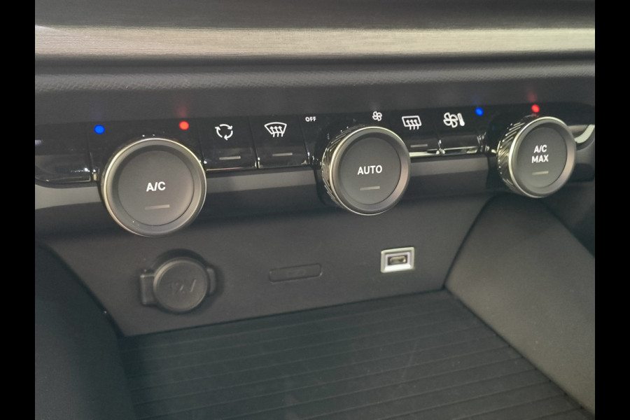 Citroën C5 X 1.2 PureTech 130 PK Business AUTOMAAT uit 2023 Rijklaar + 12 maanden Bovag-garantie Henk Jongen Auto's in Helmond,  al 50 jaar service zoals 't hoort!
