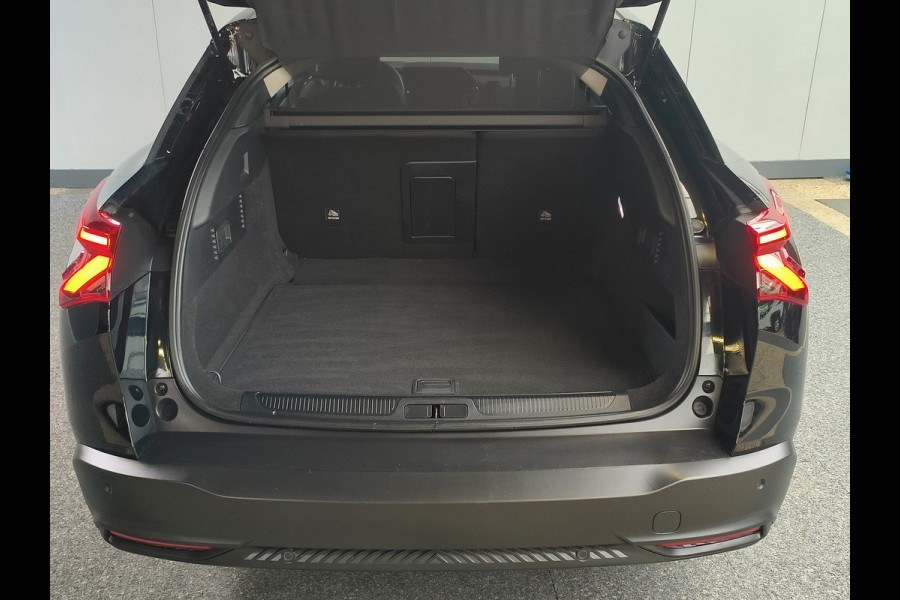 Citroën C5 X 1.2 PureTech 130 PK Business AUTOMAAT uit 2023 Rijklaar + 12 maanden Bovag-garantie Henk Jongen Auto's in Helmond,  al 50 jaar service zoals 't hoort!