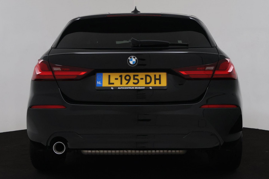 BMW 1-serie 118i Business Edition Plus (PARKEERSENSOREN, NAVIGATIE, STOELVERWARMING, CRUISE CONTROL, NL-AUTO, GOED ONDERHOUDEN)