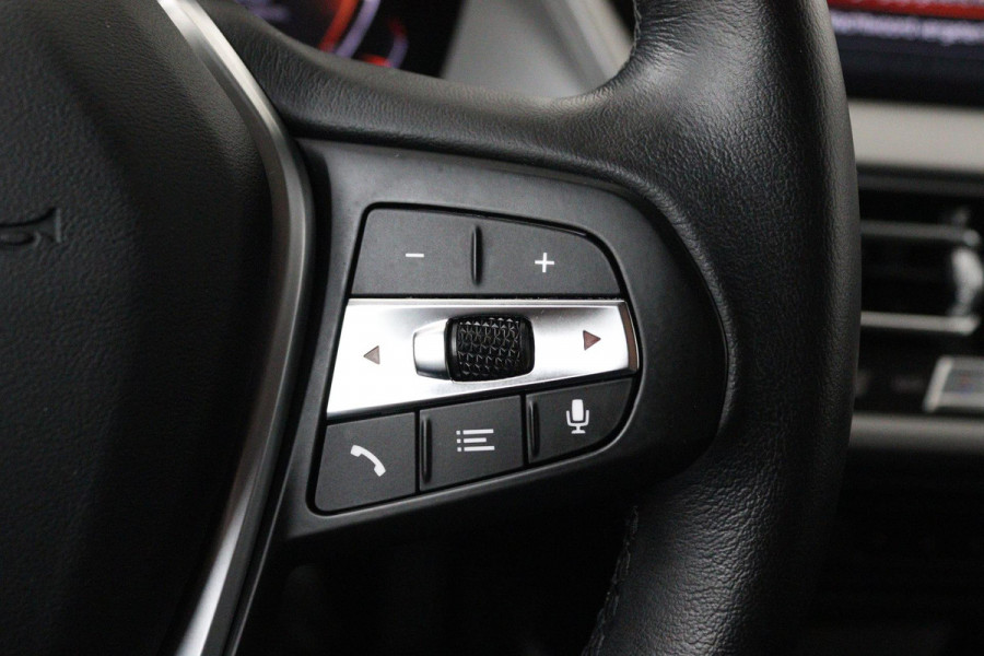 BMW 1-serie 118i Business Edition Plus (PARKEERSENSOREN, NAVIGATIE, STOELVERWARMING, CRUISE CONTROL, NL-AUTO, GOED ONDERHOUDEN)
