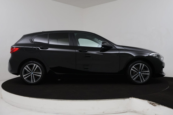 BMW 1-serie 118i Business Edition Plus (PARKEERSENSOREN, NAVIGATIE, STOELVERWARMING, CRUISE CONTROL, NL-AUTO, GOED ONDERHOUDEN)