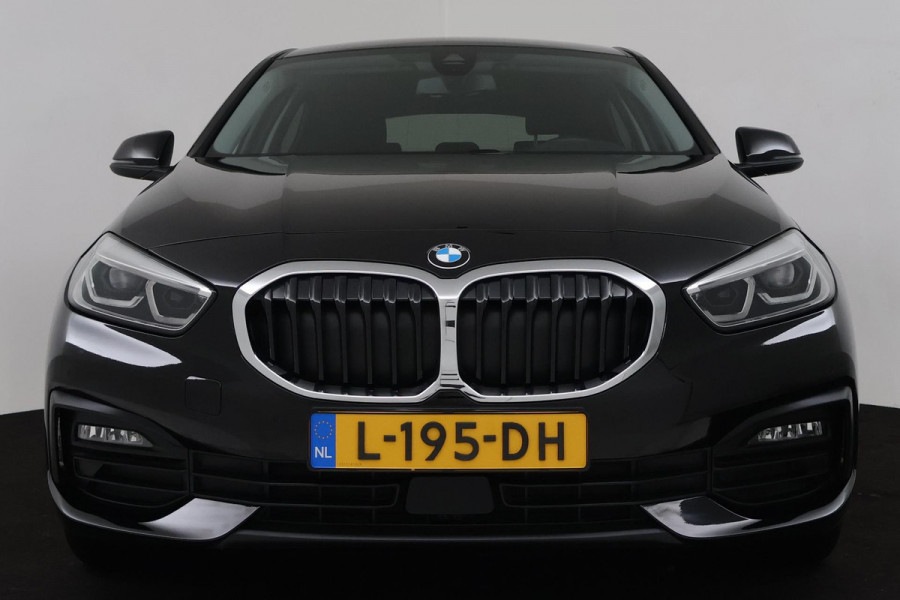 BMW 1-serie 118i Business Edition Plus (PARKEERSENSOREN, NAVIGATIE, STOELVERWARMING, CRUISE CONTROL, NL-AUTO, GOED ONDERHOUDEN)